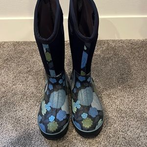 Womens Bogs NWT size 10
